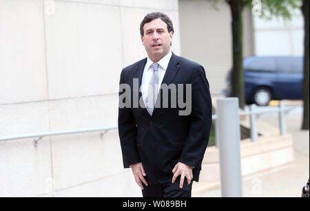 Saint Louis Comté ancien superviseur Steve Stenger, arrive au Palais fédéral Thomas Eagleton à plaider coupable à des accusations fédérales payer pour jouer le 3 mai 2019. Stenger, 47 ans, fait face à trois à quatre ans de prison et devra payer un dédommagement qui pourrait être compris entre 250 000 $ et 550 000 $. Photo de Bill Greenblatt/UPI Banque D'Images