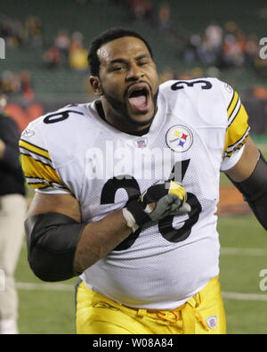 Pittsburgh Steelers' Hines Ward holds a football before the Super Bowl XL  football game against the Seattle Seahawks, Sunday, Feb. 5, 2006, in  Detroit. (AP Photo/Gene J. Puskar Stock Photo - Alamy