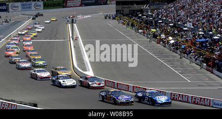 Début de la Dodge/ Save Mart 350 Nascar Nextel Cup, course automobile à l'Infineon raceway à Sonoma, en Californie, le 25 juin 2006. (Photo d'UPI/Infineon/Nate Jacobson) Banque D'Images