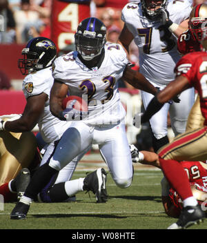 Baltimore Ravens Willie McGahee (23) va à l'encontre des San Francisco 49ers à Monster Park à San Francisco le 7 octobre 2007. Les Ravens défait les 49ers 9-7. (Photo d'UPI/Terry Schmitt) Banque D'Images