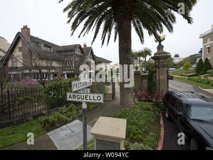 Le quartier de Presidio terrasse est situé sur une rue privée dans le Richmond District de San Francisco le 9 août 2017. Un couple de Silicon Valley, Tina Lam et Michael Cheng, a acheté la rue bordée d'hôtels particuliers à une vente aux enchères pour l'impôt de 90 000 $, à l'insu de la population de l' cul-de-sac. Le prix médian des maisons sur la rue est de 5,1 millions de dollars. Photo par Terry Schmitt/UPI Banque D'Images