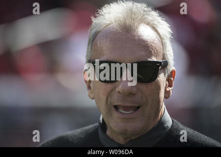 San Francisco 49ers et des anciens de la renommée Joe Montana est introduite avant le jeu à Levi's Stadium à Santa Clara, Californie le 21 octobre 2018. Le Los Angeles Rams défait les San Francisco 49ers 39-10. Photo par Terry Schmitt/UPI Banque D'Images