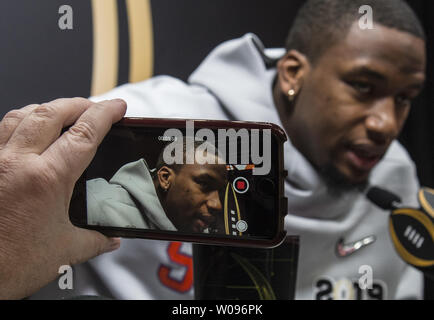 Clemson Tigers défensive fin Clelin Ferrell (99), répond aux questions de la presse à l'occasion de la Journée des médias pour 2019 séries éliminatoires de football collégial National Championship au SAP Center de San Jose, Californie le 5 janvier 2019. Alabama Crimson Tide jouera le Clemson Tigers à Levi's Stadium à Santa Clara, Californie le 7 janvier. Photo par Terry Schmitt/UPI Banque D'Images
