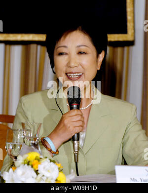 L'ancien ministre de la Défense Yuriko Koike parle de correspondants à l'étranger au cours d'une conférence de presse à Tokyo, Japon, le 19 septembre 2008. (Photo d'UPI/Keizo Mori) Banque D'Images