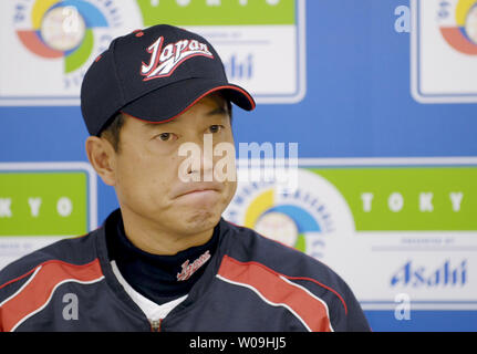 Tatsunori Hara, manager de l'équipe nationale de baseball japonais, assiste à une conférence de presse à Tokyo Dome, à Tokyo, Japon, le 4 mars 2009. (Photo d'UPI/Keizo Mori) Banque D'Images