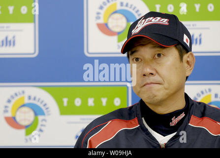 Tatsunori Hara, manager de l'équipe nationale de baseball japonais, assiste à une conférence de presse à Tokyo Dome, à Tokyo, Japon, le 4 mars 2009. (Photo d'UPI/Keizo Mori) Banque D'Images