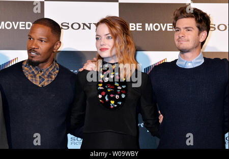 (L-R)Acteurs Jamie Foxx, Emma Stone et Andrew Garfield assister à un stade d'accueil pour le film 'The Amazing Spider-Man 2" à Tokyo, Japon, le 31 mars 2014. UPI/Keizo Mori Banque D'Images