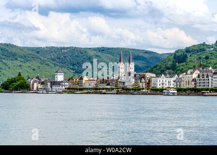 Vue sur Boppard am Rhein river, vallée du Rhin moyen, église, Mittelrhein. Rhénanie-palatinat (Rheinland-Pfalz), l'Allemagne l'UNESCO Banque D'Images