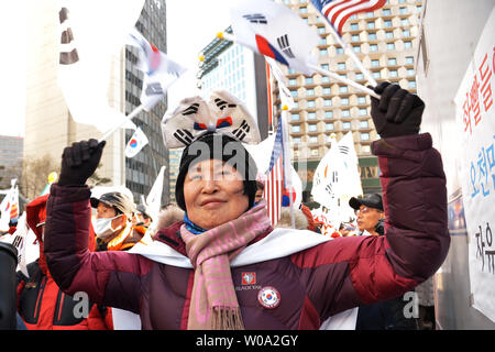 Les partisans du président Park Geun-hye mars s'opposant à sa mise en accusation près de l'Hôtel de ville de Séoul, à Séoul, Corée du Sud le 11 février 2017. Manifestations rivales pour et contre le président Park bloqué les rues de Séoul. Photo par Keizo Mori/UPI Banque D'Images