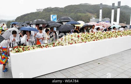 Fleur pour consacrer aux participants la fin de l'Eglise de l'Unification fondateur Sun Myung Moon avant la 6e commémoration de l'ascension de anniversarry Révérend Sun Myung Moon et cérémonie de bénédiction de la famille de Russie pour la paix mondiale et l'Unification à la cale du Centre mondial de la paix Cheong à Gapyeong, Corée du Sud, le 27 août 2018. Photo par Keizo Mori/UPI Banque D'Images