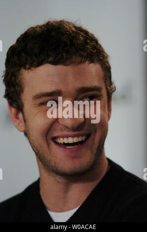 Justin Timberlake répond aux questions des médias à la conférence de presse pour "Edison" à l'hôtel Sutton Place, pendant le Festival International du Film de Toronto le 17 septembre 2005 à Toronto, Canada. (Photo d'UPI/Christine Chew) Banque D'Images