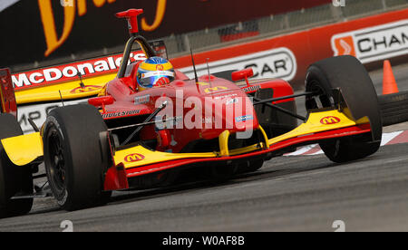 Polesitter Sébastien Bourdais de France tours Tour 9 au cours de la série Champ Car course sur le Steelback Grand Prix de Toronto à Exhibition Place à Toronto, Canada le 8 juillet 2007. Bourdais a pris sa retraite de la course après 35 tours lorsque sa voiture a pris contact avec la voiture de Robert Doornbos. (Photo d'UPI/Christine Chew) Banque D'Images