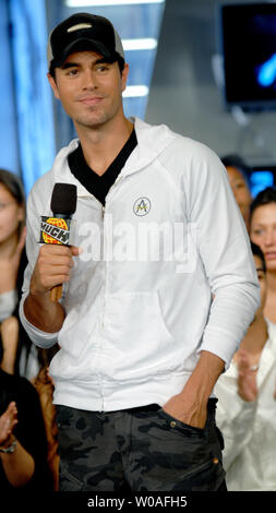 Tableau multi-platine-topper Enrique Iglesias assiste à MuchOnDemand, un ventilateur et celebrity showcase au fameux studios au niveau de la rue de MuchMusic à Toronto, Canada le 30 juillet 2007. Le Grammy-wnning Iglesias est en ville pour promouvoir son nouveau CD "Insomniac". (Photo d'UPI/Christine Chew) Banque D'Images