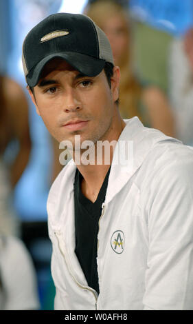 Tableau multi-platine-topper Enrique Iglesias assiste à MuchOnDemand, un ventilateur et celebrity showcase au fameux studios au niveau de la rue de MuchMusic à Toronto, Canada le 30 juillet 2007. Le Grammy-wnning Iglesias est en ville pour promouvoir son nouveau CD "Insomniac". (Photo d'UPI/Christine Chew) Banque D'Images