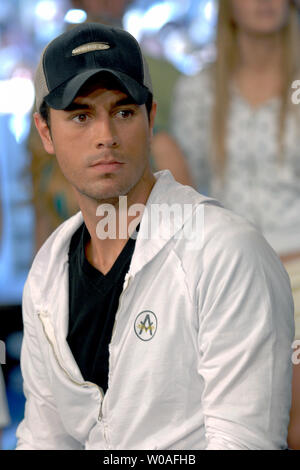 Tableau multi-platine-topper Enrique Iglesias assiste à MuchOnDemand, un ventilateur et celebrity showcase au fameux studios au niveau de la rue de MuchMusic à Toronto, Canada le 30 juillet 2007. Le Grammy-wnning Iglesias est en ville pour promouvoir son nouveau CD "Insomniac". (Photo d'UPI/Christine Chew) Banque D'Images
