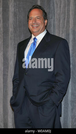 Acteur Jon Lovitz assiste à la première mondiale de 'Casino Jack', au Roy Thomson Hall pendant le Festival International du Film de Toronto à Toronto, Canada le 16 septembre 2010. UPI/Christine Chew Banque D'Images