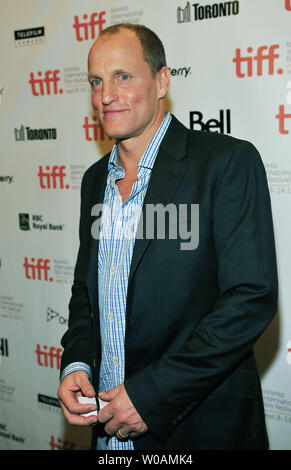 L'acteur Woody Harrelson arrive pour le "rempart" première mondiale au Princess of Wales Theatre pendant le Festival International du Film de Toronto à Toronto, Canada le 10 septembre 2011. UPI/Christine Chew Banque D'Images