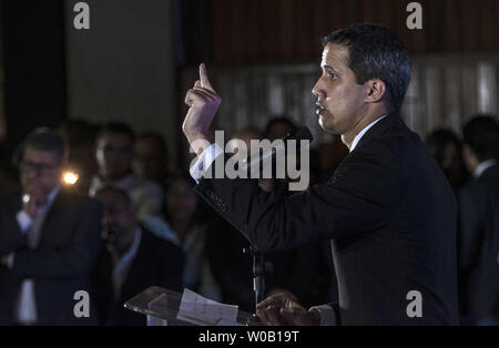 Leader de l'opposition et l'auto-proclamé "président par intérim' Juan Guaido présente son plan du gouvernement, à l'auditorium de l'Université centrale du Venezuela (UCV) à Caracas le 31 janvier 2019. Le chef de l'opposition du Venezuela Juan Guaido a été d'exposer ses plans pour s'attaquer à la crise économique du pays jeudi après les législateurs européens reconnaît comme le chef d'État par intérim , un autre pas en avant dans son offre d'éliminer le président Nicolas Maduro. photo par Marcelo Perez/ UPI Banque D'Images