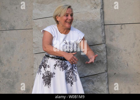 Bruxelles, Belgique. 27 juin 2019. Le ministre de la Défense néerlandais Ank Bijleveld lors d'une photo de famille sur le côté de ministres de la défense de l'OTAN réunion. Credit : ALEXANDROS MICHAILIDIS/Alamy Live News Banque D'Images