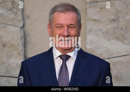 Bruxelles, Belgique. 27 juin 2019. Le Ministre hongrois de la Défense pendant une famille Tibor Benko photo sur le côté de ministres de la défense de l'OTAN réunion. Credit : ALEXANDROS MICHAILIDIS/Alamy Live News Banque D'Images