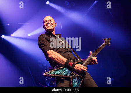 Oslo, Norvège. 26 Juin, 2019. Oslo, Norvège - le 26 juin 2019. Le groupe de heavy metal allemand accepter effectue un concert live à l'Opéra National et du ballet à Oslo dans le cadre de l'ouverture pour montrer le festival de musique norvégienne de tonnes de 2019. Ici le guitariste Wolf Hoffmann est vu sur scène. (Photo crédit : Gonzales Photo/Alamy Live News Banque D'Images