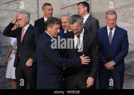 Bruxelles, Belgique. 27 juin 2019. Jens Stoltenberg, Secrétaire général au cours d'une photo de famille sur le côté de ministres de la défense de l'OTAN réunion. Credit : ALEXANDROS MICHAILIDIS/Alamy Live News Banque D'Images