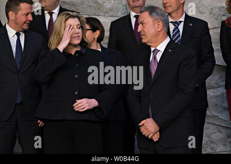 Bruxelles, Belgique. 27 juin 2019. Le Secrétaire à la défense britannique Penny Mordaunt lors d'une photo de famille sur le côté de ministres de la défense de l'OTAN réunion. Credit : ALEXANDROS MICHAILIDIS/Alamy Live News Banque D'Images