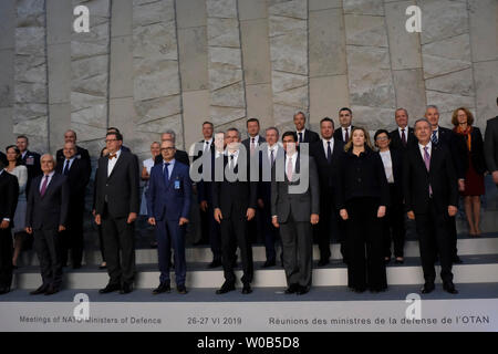 Bruxelles, Belgique. 27 juin 2019. Photo de famille de la réunion des ministres de la défense de l'OTAN participants. Credit : ALEXANDROS MICHAILIDIS/Alamy Live News Banque D'Images