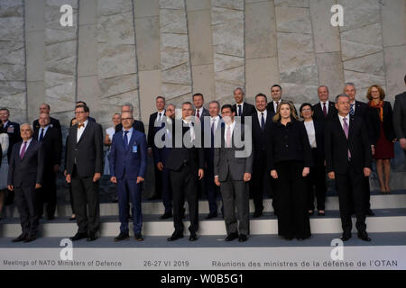 Bruxelles, Belgique. 27 juin 2019. Photo de famille de la réunion des ministres de la défense de l'OTAN participants. Credit : ALEXANDROS MICHAILIDIS/Alamy Live News Banque D'Images