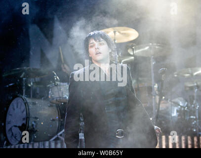 Le chanteur Gerard Way effectue avec son groupe My Chemical Romance à l'inaugural Virgin Rock Festival à l'Université de British Columbia's Thunderbird Stadium de Vancouver (Colombie-Britannique), le 20 mai 2007. (Photo d'UPI/Heinz Ruckemann) Banque D'Images