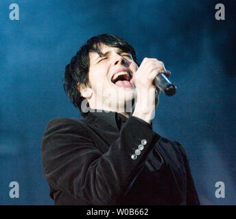 Le chanteur Gerard Way effectue avec son groupe My Chemical Romance à l'inaugural Virgin Rock Festival à l'Université de British Columbia's Thunderbird Stadium de Vancouver (Colombie-Britannique), le 20 mai 2007. (Photo d'UPI/Heinz Ruckemann) Banque D'Images