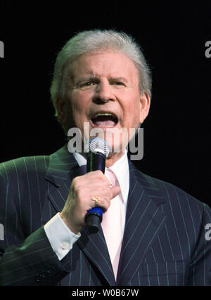 Bobby Rydell exécute pendant un spectacle au Boulevard Casino près de Vancouver (Colombie-Britannique), le 26 mai 2007. (Photo d'UPI/Heinz Ruckemann) Banque D'Images