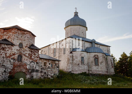 Cathédrale de pierre blanche de l'Exaltation de la Croix. La Russie, Moscow Region, l'Onega, district de l'île de la mer Blanche, Kiy Banque D'Images