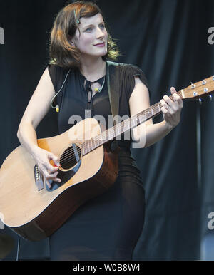 McLelland Mellissa effectue sur scène à Sarah McLachlan, Sessions d'été de l'inaugural du concert en plein air à Ambleside Park à West Vancouver (Colombie-Britannique), le 12 septembre 2009. L'argent ainsi recueilli épuisé va au concert de Sarah McLachlan Foundation qui fournit gratuitement des programmes d'enseignement de la musique aux jeunes dans les collectivités mal desservies. UPI /Heinz Ruckemann Banque D'Images