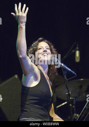 Sarah McLachlan fonctionne à son concert inaugural des sessions d'été à l'extérieur à Ambleside Park à West Vancouver (Colombie-Britannique), le 12 septembre 2009. L'argent ainsi recueilli épuisé va au concert de Sarah McLachlan Foundation qui fournit gratuitement des programmes d'enseignement de la musique aux jeunes dans les collectivités mal desservies. UPI/Heinz Ruckemann Banque D'Images