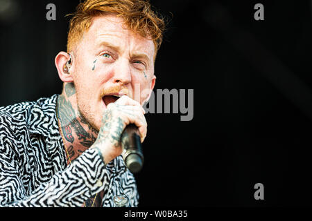 Horsens, Danemark - 25 juin, 2019. Le groupe punk Anglais Frank Carter et les crotales effectuer un concert live à Faengslet à Horsens. Ici le chanteur Frank Carter est vu sur scène. (Photo crédit : Gonzales Photo - Peter Troest). Banque D'Images