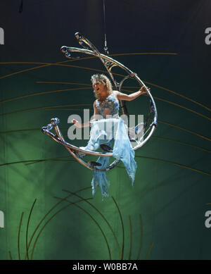 Amaluna du Cirque du Soleil effectue une répétition générale de Vancouver (Colombie-Britannique), le 22 novembre 2012. Avec une distribution de plus de 70 pour cent de femmes Amaluna se déroulera du 23 novembre au 30 décembre. /Photo UPI Heinz Ruckemann Banque D'Images