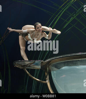 Amaluna du Cirque du Soleil effectue une répétition générale de Vancouver (Colombie-Britannique), le 22 novembre 2012. Avec une distribution de plus de 70 pour cent de femmes Amaluna se déroulera du 23 novembre au 30 décembre. /Photo UPI Heinz Ruckemann Banque D'Images