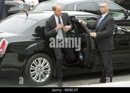 Le prince William et son épouse Kate, le duc et la duchesse de Cambridge arrivent à visiter l'Immigration Services Society (ISS) Nouveau centre d'accueil au cours de leur tournée royale 2016 de la Colombie-Britannique et au Yukon, à Vancouver (Colombie-Britannique), le 25 septembre 2016. UPI/Heinz Ruckemann Banque D'Images