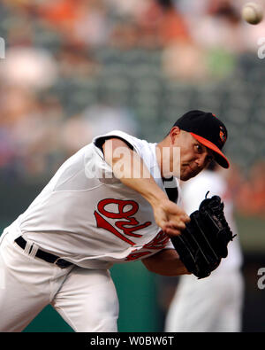 Le lanceur partant des orioles de Baltimore, Jeremy Guthrie emplacements dans la deuxième manche contre les Yankees de New York à l'Oriole Park at Camden Yards de Baltimore le 26 juin, 2007. Guthrie pitched 6 manches 1/3 et a retiré 6 tandis que l'abandon de 2 points mérités que les Orioles défait les Yankees 3-2. (UPI Photo/Mark Goldman) Banque D'Images