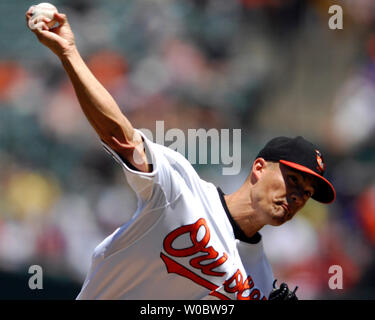 Le lanceur partant des orioles de Baltimore, Jeremy Guthrie emplacements dans la première manche contre le Los Angeles Angels à l'Oriole Park at Camden Yards de Baltimore le 01 juillet 2007. Guthrie s innnings 8 l'abandon de quatre coups sûrs et quatre points mérités tout en retirant sept comme les anges défait les Orioles 4-3. (UPI Photo/Mark Goldman) Banque D'Images