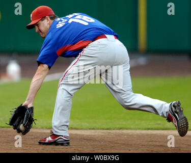 Phillies de Philadelphie de troisième but Wes Helms (18) prend fielding pratique avant le match contre les Nationals de Washington le 20 septembre 2007 au Stade RFK à Washington. (UPI Photo/Mark Goldman) Banque D'Images