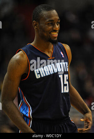 Le meneur des Bobcats Kemba Walker (15) sourit pendant le match contre les Washington Wizards dans la première moitié du Verizon Center de Washington, D.C. le 23 novembre 2012. UPI/Mark Goldman Banque D'Images