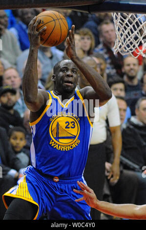 Golden State Warriors l'avant Draymond Green (23) marque contre les Washington Wizards dans la première moitié du Verizon Center de Washington, D.C. le 3 février 2016. Photo par Mark Goldman/UPI Banque D'Images