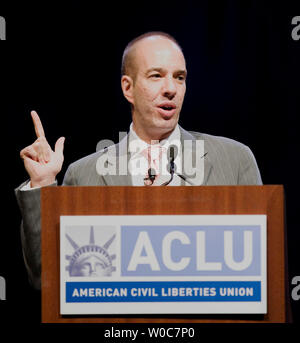 American Civil Liberties Union (ACLU) Directeur exécutif Anthony Romero prononce une allocution à l'ACLU 2008 Adhésion Congrès à Washington le 9 juin 2008. (Photo d'UPI/Patrick D. McDermott) Banque D'Images