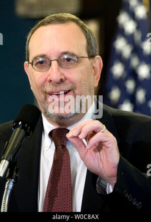 Barry Steinhardt, directeur de l'American Civil Liberties Union et la technologie du programme de liberté, prend la parole lors d'une conférence de presse tenue par l'American Civil Liberties Union (ACLU) à l'occasion de la millionième plus de la Transportation Security Administration Administration liste de surveillance des terroristes au National Press Club à Washington le 14 juillet 2008. (Photo d'UPI/Patrick D. McDermott) Banque D'Images