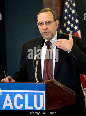 Barry Steinhardt, directeur de l'American Civil Liberties Union et la technologie du programme de liberté, prend la parole lors d'une conférence de presse tenue par l'American Civil Liberties Union (ACLU) à l'occasion de la millionième plus de la Transportation Security Administration Administration liste de surveillance des terroristes au National Press Club à Washington le 14 juillet 2008. (Photo d'UPI/Patrick D. McDermott) Banque D'Images