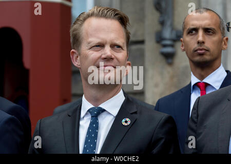 Nouveau ministre des Affaires étrangères danois Jeppe Kofod et ministre de l'intégration, Mattias Tesfaye sur leur première journée de travail. Banque D'Images