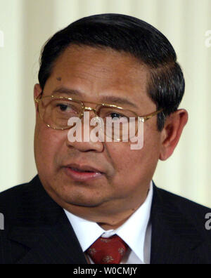 Le Président de l'Indonésie Susilo Bambang Yudhoyono parle au cours d'une cérémonie marquant le Mois du patrimoine asiatique américaine du Pacifique le 25 mai 2005, dans l'East Room de la Maison Blanche. (UPI Photo/Kevin Dietsch) Banque D'Images