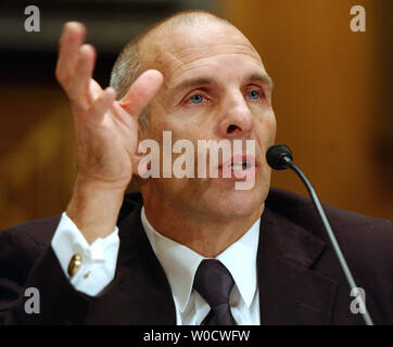 Scott Wells, l'agent coordonnateur fédéral de la FEMA, le Bureau Conjoint, Baton Rouge, Louisiane, témoigne devant le Sénat la sécurité intérieure et les affaires gouvernementales audience de comité au sujet de la réponse de la FEMA à l'ouragan Katrina sur la colline du Capitole à Washington le 8 décembre 2005. (Photo d'UPI/Roger L. Wollenberg) Banque D'Images